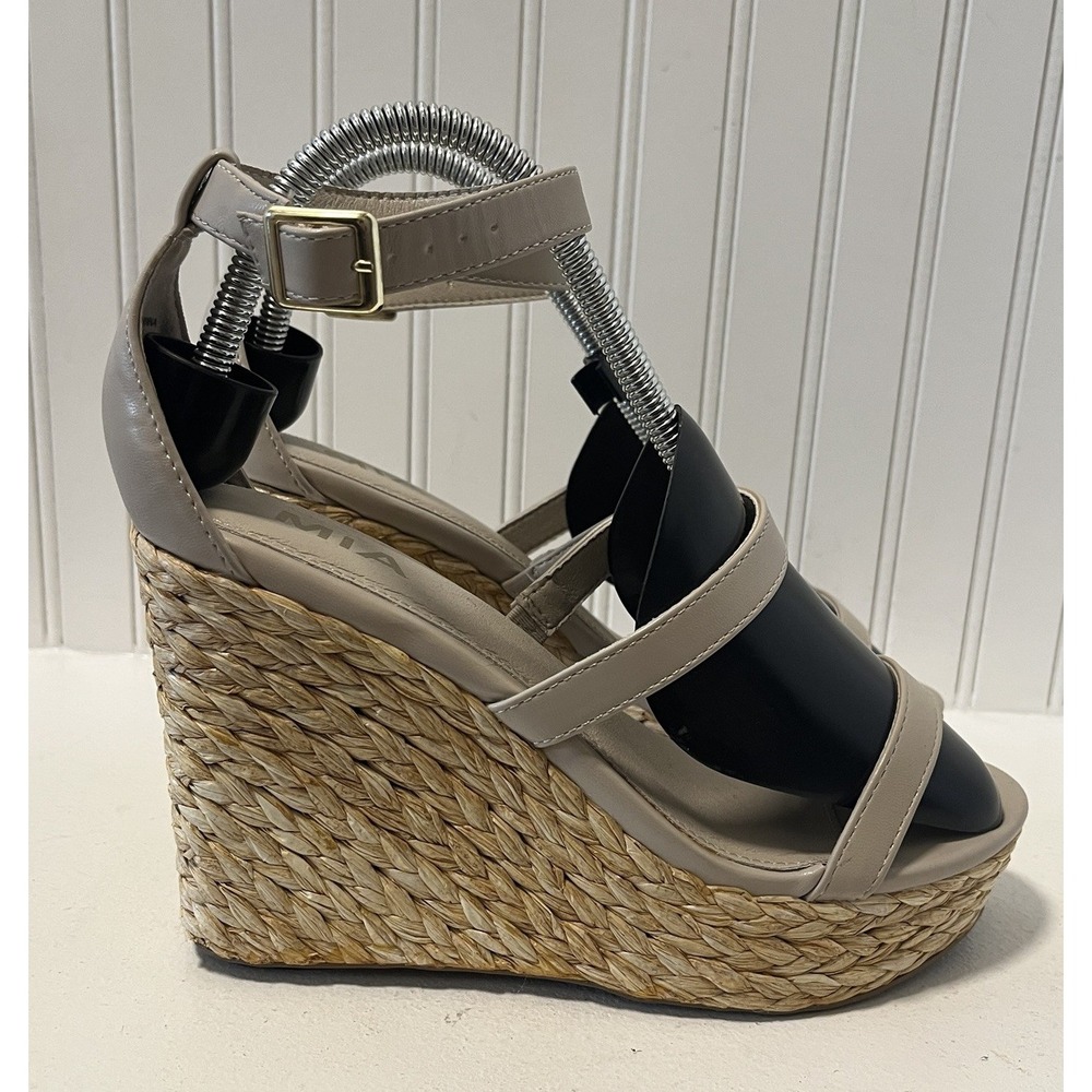 MIA Espadrille Wedge Sandals Womens Size 7.5 Taupe Strapy Platform Buckle Heels